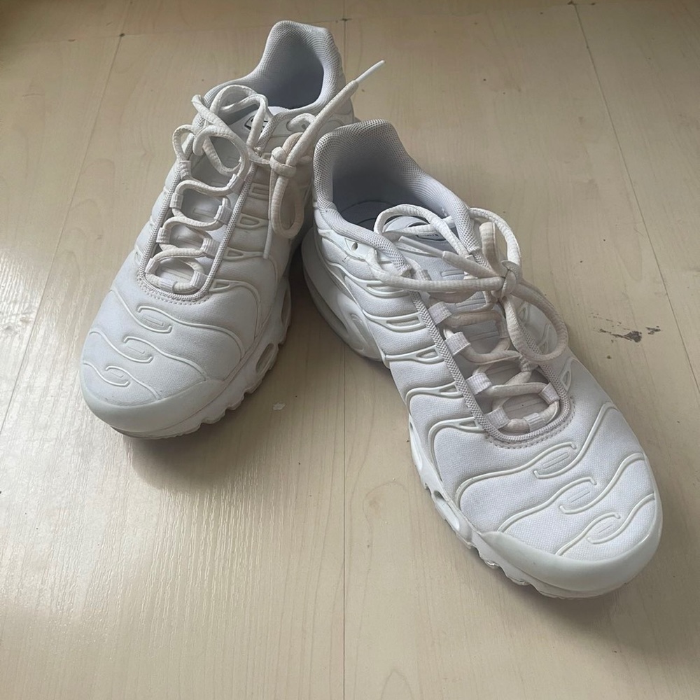 Nike Air Max Plus Woman’s White Pure Platinum Size 7.5